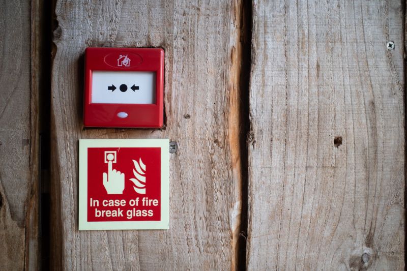 Tipos de Sistemas Contra Incendios: Cuál Necesitas para Tu Empresa en Panamá - Seguridad Contra Incendios
